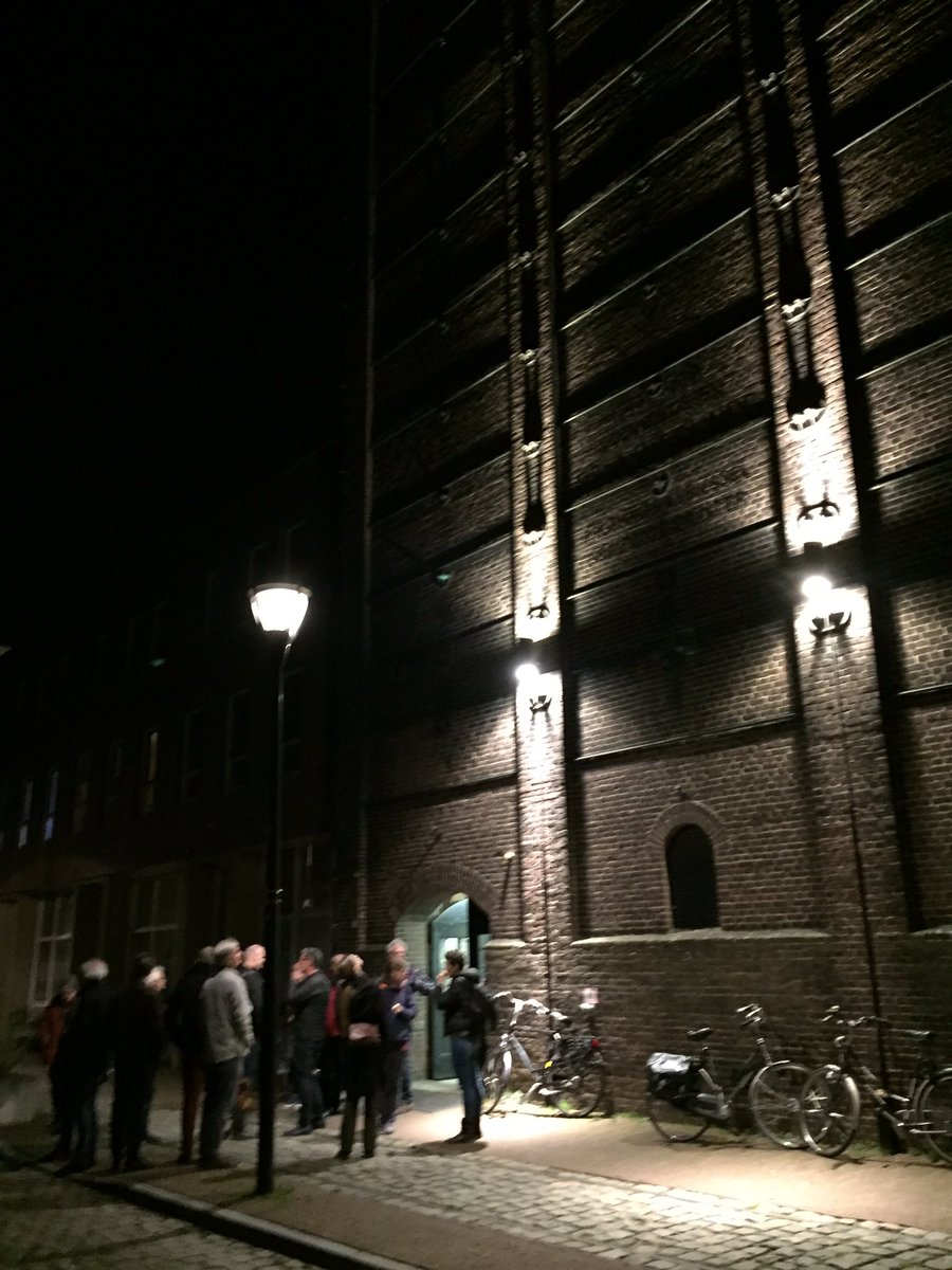 SonjaCityDNA's tweet photo. Avondexcursie met @DeventerGem en @GSROtweet in #Sluiskwartier en #raambuurt #Deventer. Verassend mooi gebied, net voorbij het historisch centrum. #erfgoed. https://t.co/KyiQ0QsKN5