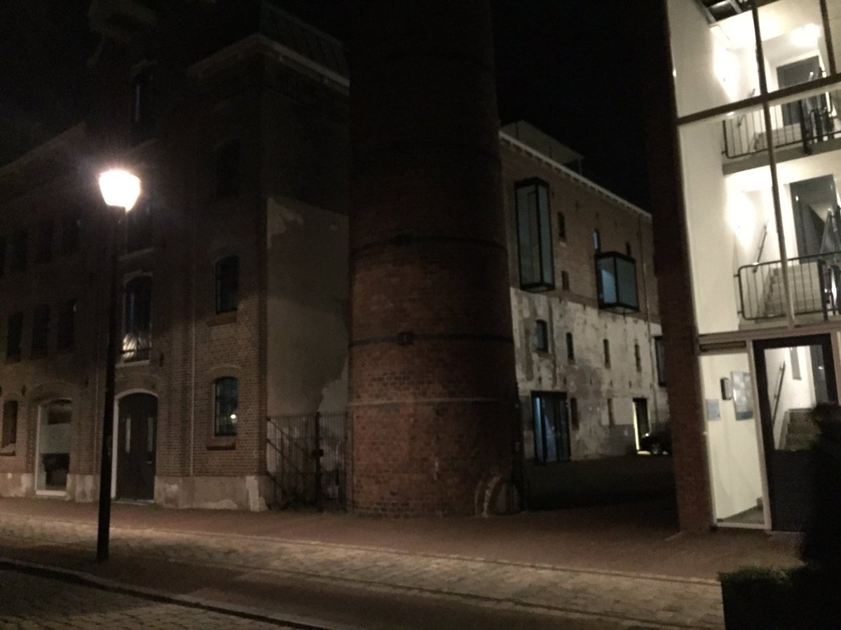 SonjaCityDNA's tweet photo. Avondexcursie met @DeventerGem en @GSROtweet in #Sluiskwartier en #raambuurt #Deventer. Verassend mooi gebied, net voorbij het historisch centrum. #erfgoed. https://t.co/KyiQ0QsKN5