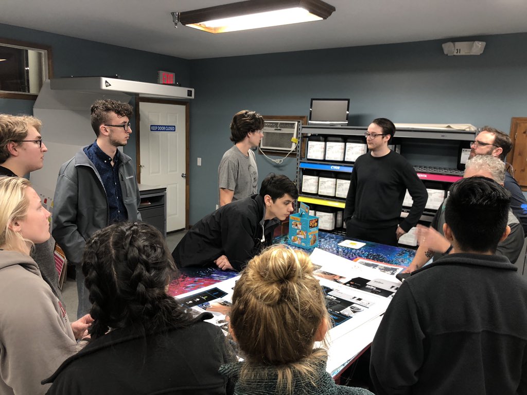 thsdigitalarts's tweet photo. Thank you US Display and @JeffBan88630984 for having our classes tour your facility today. They got to see the graphic design world from a business perspective. We appreciate you showing the real world to our students. @TCSPublic @TullahomaHS https://t.co/cLRMrBsdiq