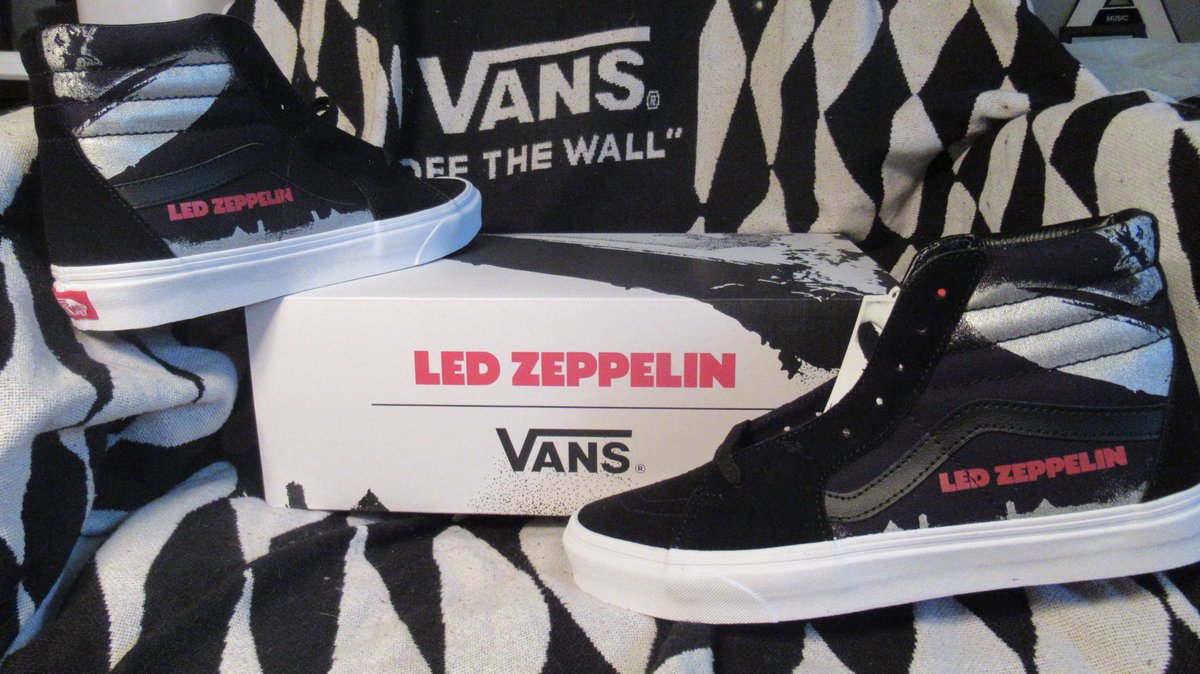 dBolasb's tweet photo. Was pretty excited about my new Van's! 
Van's x Led Zeppelin 
#vans #ledzeppelin https://t.co/8BSPzOJV1K
