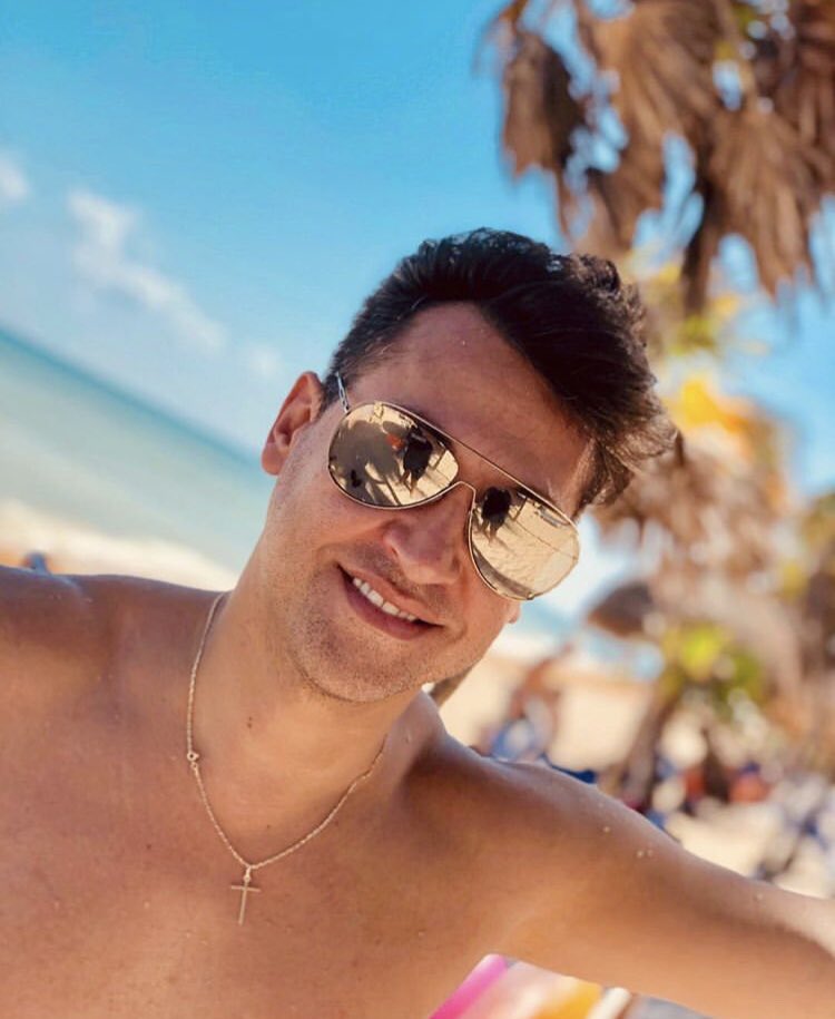 PabloRuizOf's tweet photo. En #Playadelcarmen preparándome para las convivencias con mis fieles seguidoras !!! #PabloRuizEnMexico https://t.co/8weJPHjgad