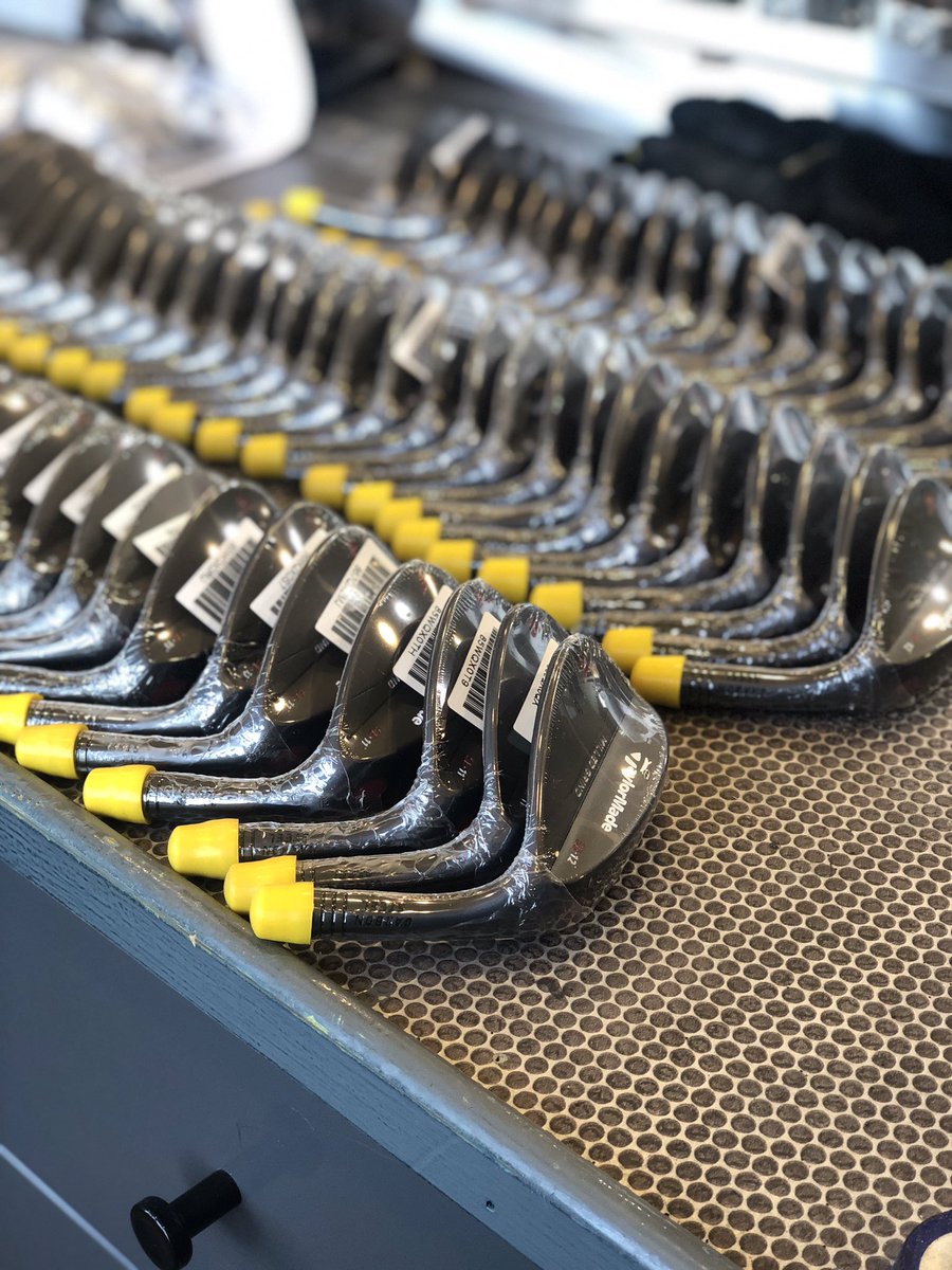 Foregolfcustom's tweet photo. The @TaylorMadeTour Milled black wedge heads all lined up like soldiers in WorkShop today. #custombuild #foregolfcustom #wedges https://t.co/B12kDdFgHB