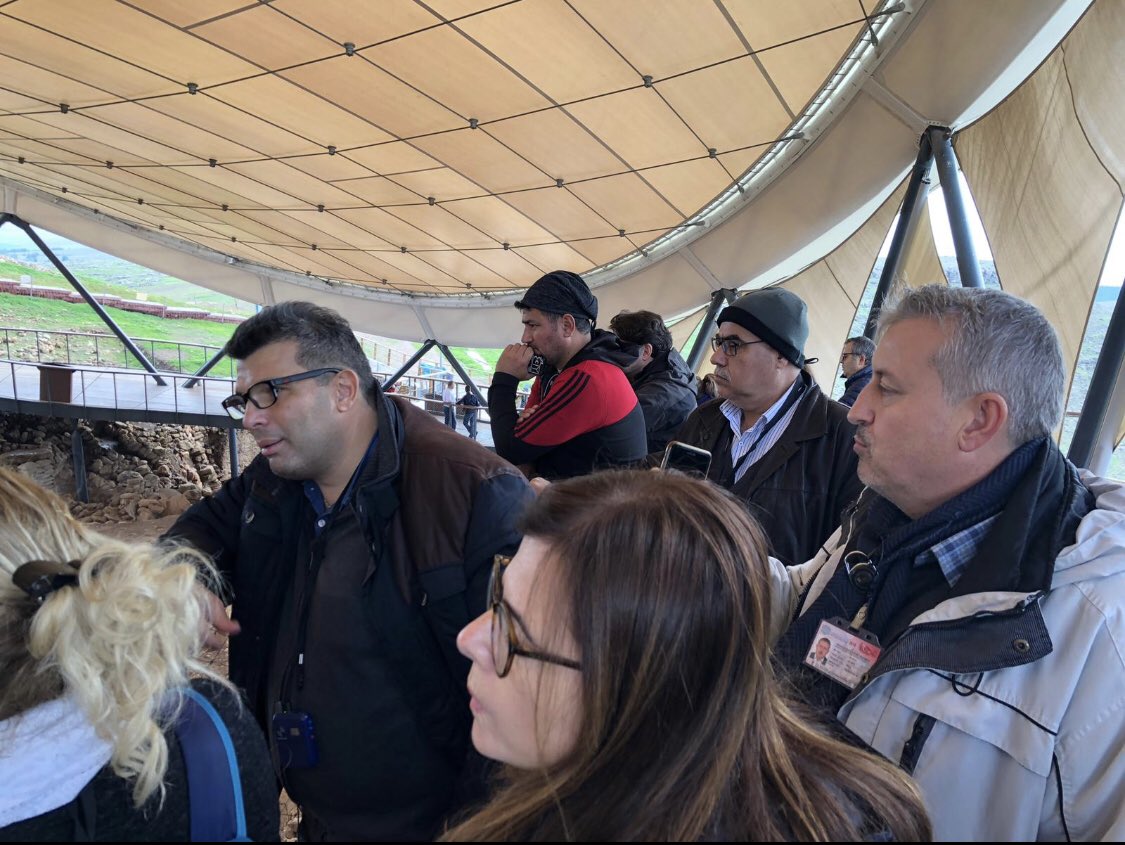 hitittour's tweet photo. #BizimÜlkemizde 
@erhanaltunay 
Hocamız Göbeklitepe’yi yerinde anlatıyor
@ciftpelin https://t.co/MTy0mCk4bo