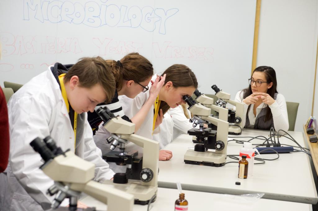 uihealthcare's tweet photo. Nearly 400 students had the opportunity to do hands-on STEM activities and explore health careers at our Kids Go STEM program this past Saturday! #KidsGoSTEM #STEM #STEMeducation https://t.co/WbGSKFzCsx
