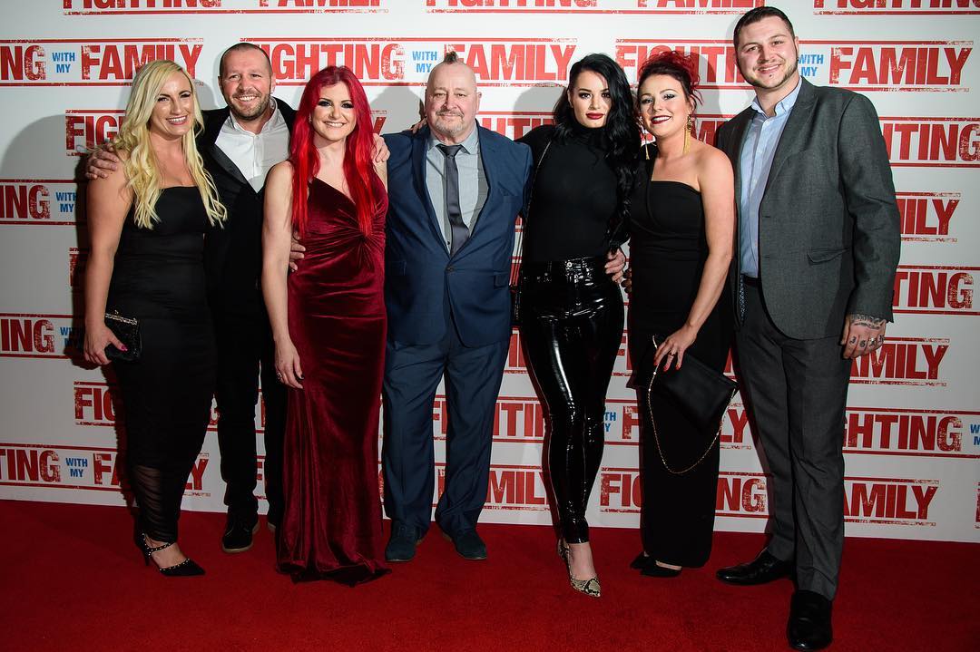 SevenBucksProd's tweet photo. It's time to bring this incredible true story on home. @RealPaigeWWE and her family reunited with the cast of @FightingWMyFam for the premiere of @FightingWMyFam, in UK cinemas now. Click the link for tickets https://t.co/zXMBymUSpV. #FightingWithMyFamily @LionsgateUK https://t.co/lE4Yy7RVVF
