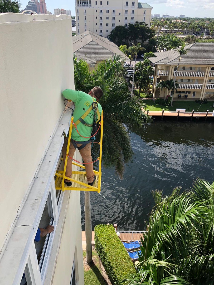 FloridaHome360's tweet photo. Our team working hard as usual! 💪😎

Prepare for hurricane season by calling today to set up your free quote at 📲(954)828-0208

#Broward #Dade #PalmBeach https://t.co/GcihMlgukG