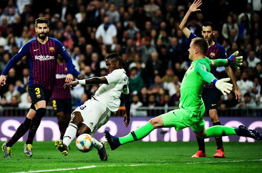 InvictosSomos's tweet photo. No se podría explicar el boleto del FC Barcelona a la final de la Copa del Rey sin mencionarlo a ÉL. Sostuvo en el momento más complicado de la eliminatoria. Otra noche de Marc-André ter Stegen siendo figura. MONSTRUOSO. https://t.co/jWO9x3wHVB