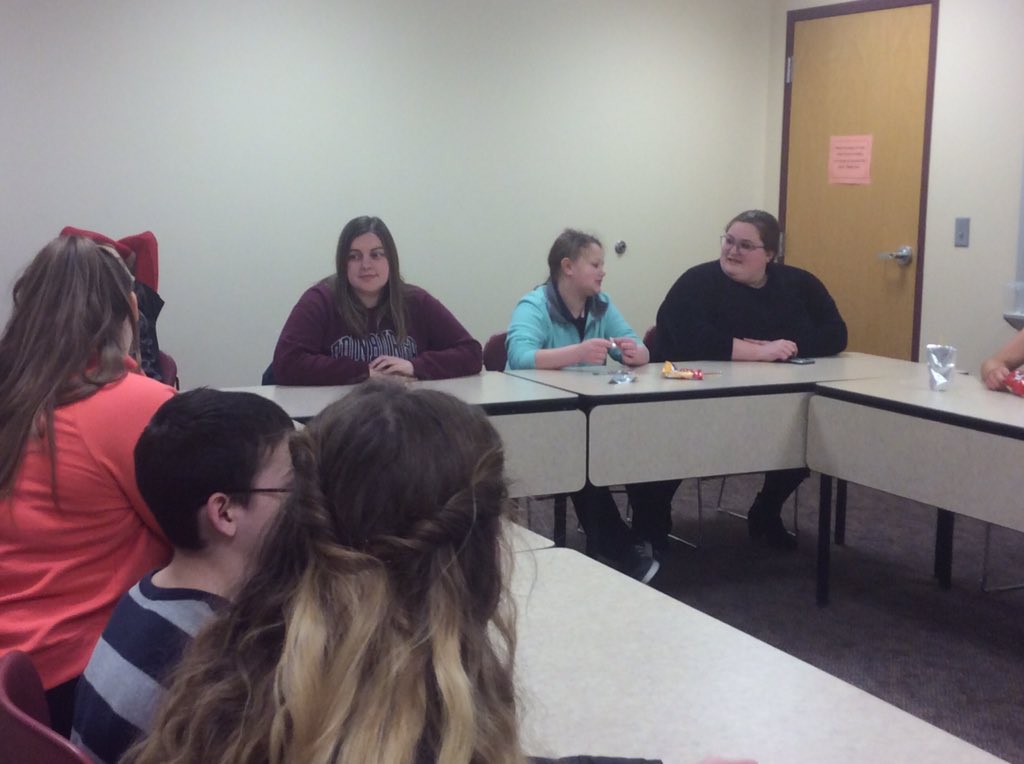 IPSBrandes65's tweet photo. Today at College Mentors our students are learning about healthy emotions and how to help others feel better. They did a great job sharing how to deal with someone who makes you or someone else feel bad. Thanks @JosephMaleyJMF and @uindyCMFK.@ms_siefert @IPSSchools https://t.co/OXLudzhHNM