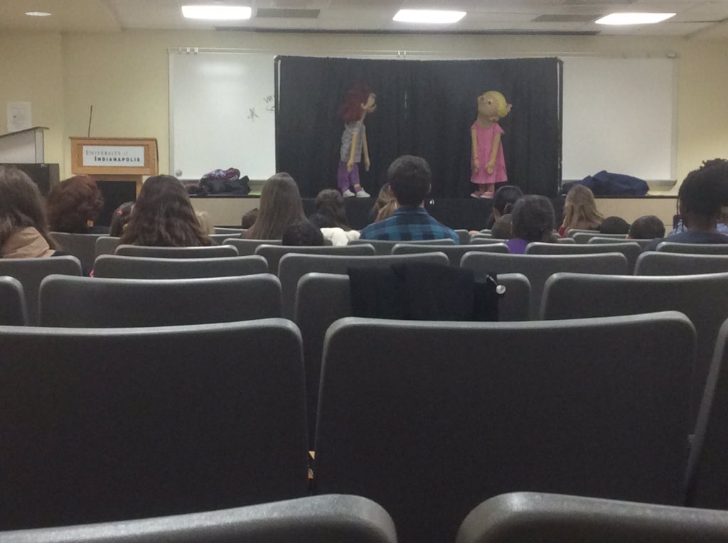 IPSBrandes65's tweet photo. Today at College Mentors our students are learning about healthy emotions and how to help others feel better. They did a great job sharing how to deal with someone who makes you or someone else feel bad. Thanks @JosephMaleyJMF and @uindyCMFK.@ms_siefert @IPSSchools https://t.co/OXLudzhHNM