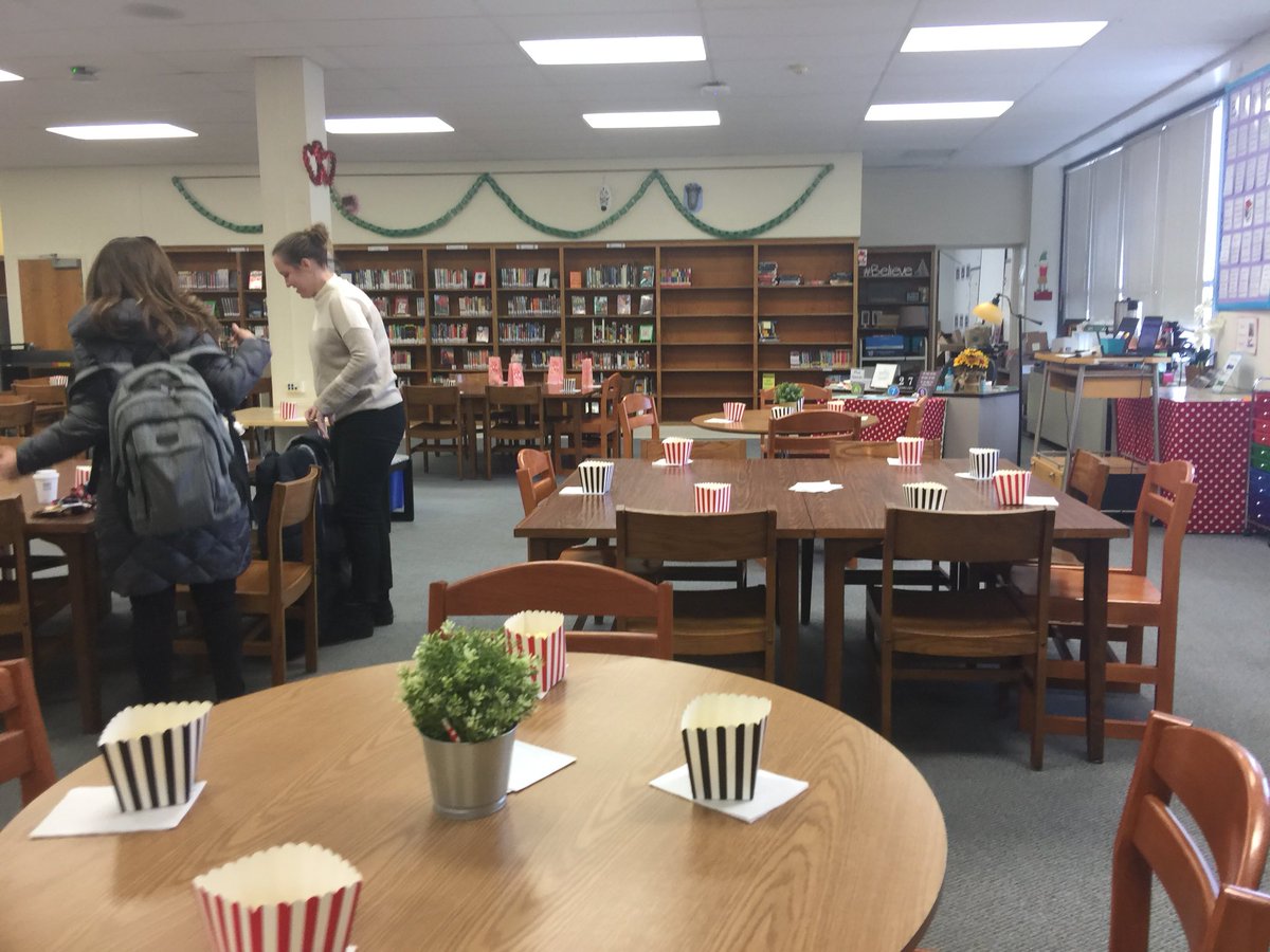 SandburgD205's tweet image. @mrsleban  thanks for the popcorn boxes. It made the faculty meeting opening festive , fun, and delicious!  #poppingin  #teachersseeteachers #learningfromoneanother  @ElmhurstD205 #igniteD205
