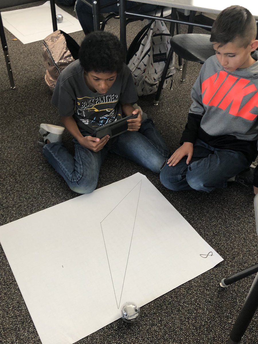 bcramer13's tweet photo. Kids trying out our new set of bots! Thank you @Sphero and @codefwd! Our class was chosen by @Facebook to receive a free class set of programmable robots! @SCIABEARS #SCIAjourney @BurtonSchools https://t.co/ONzm6KFGYD