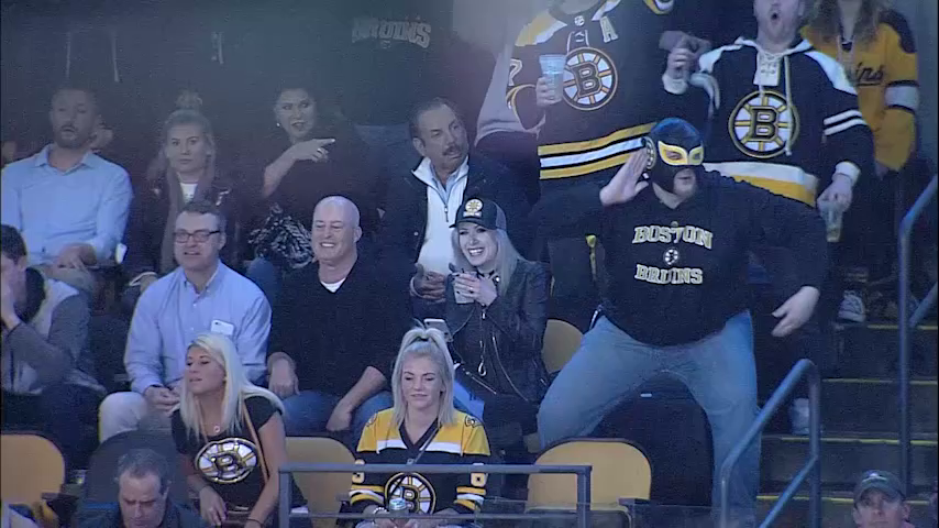Chronicle5's tweet photo. You want to get on the Jumbo-tron @tdgarden @NHLBruins @celtics "It is always about who is moving the most, who’s dancing, who’s jumping up and down" @NEstaphan meets the crew calling the shots #wackywork @shaynaseymour @anthonyeverett 7:30 #wcvb https://t.co/bpyy6kIMUi