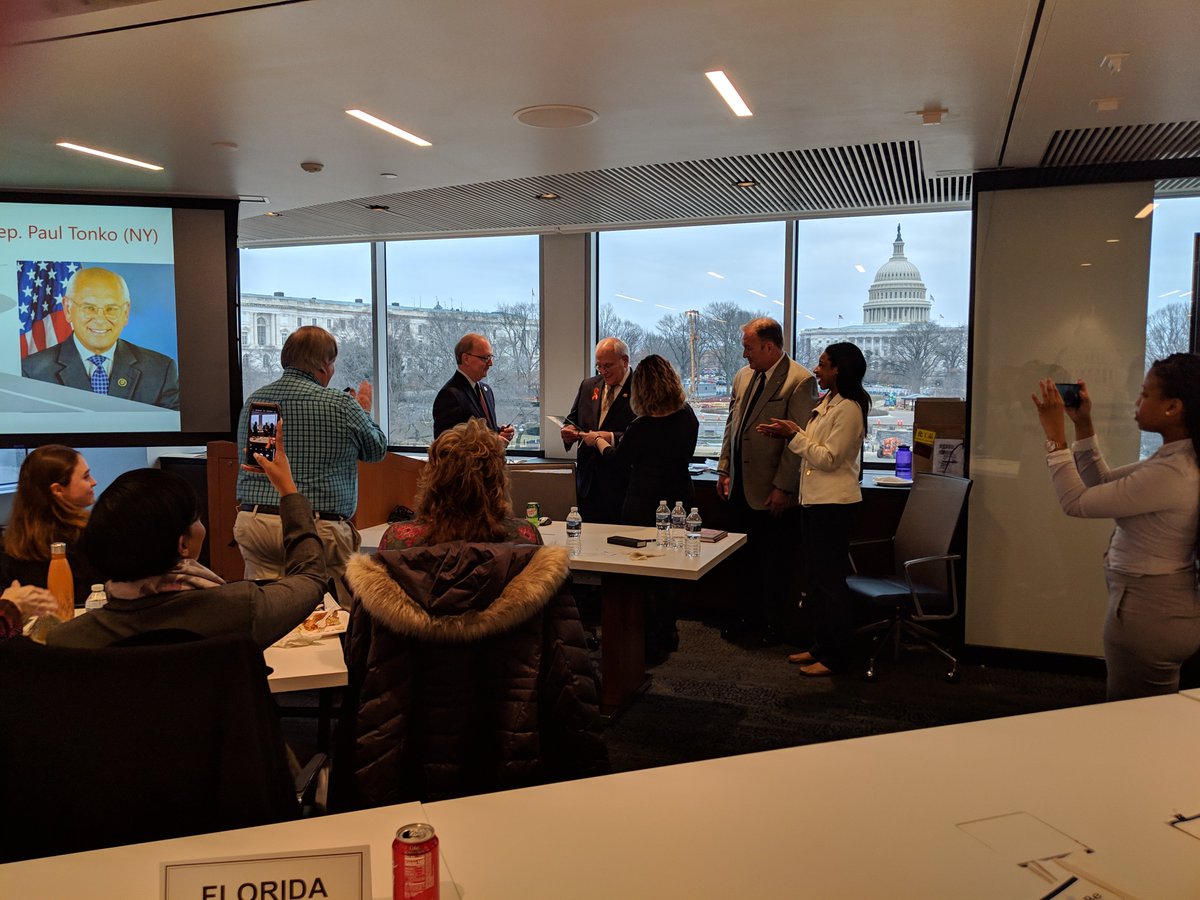 Thank you <a href="/RepPaulTonko/">Paul Tonko</a> for supporting #LIHEAP and accepting the NEUAC Extra Mile Award today! #ProtectLIHEAP #LIHEAPAction