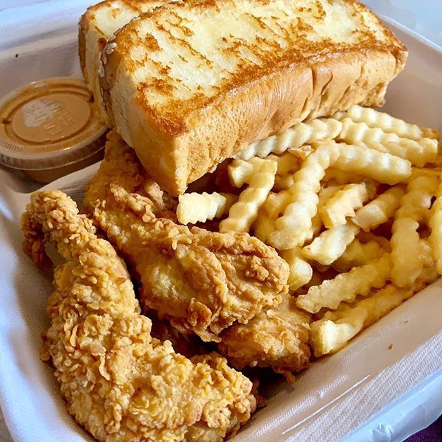 ParkRat's tweet photo. Lunch from Raising Canes! Mahalos @melissa808! And @mels808 for being the akser. #raisingcanes #alohacanes #chicken https://t.co/GIquHtEu09