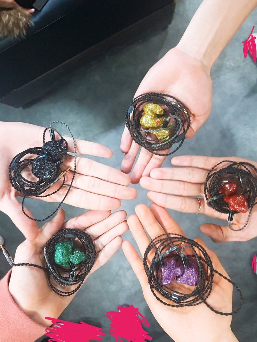 メンバーカラーの予想 ヨンジュン：紫 スビン：黒 ボムギュ：赤