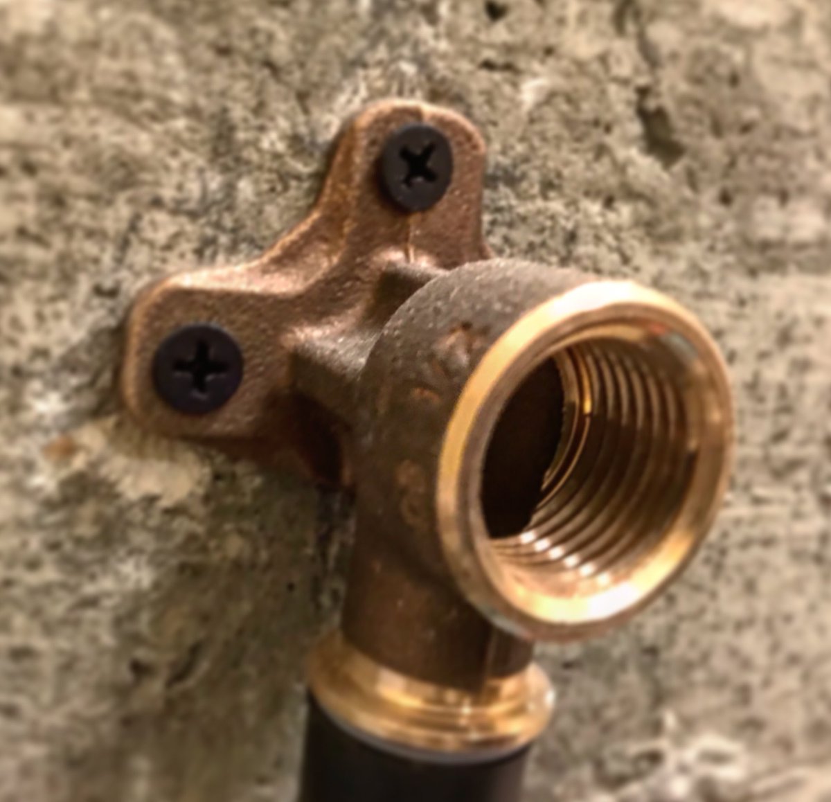 EisGmbh's tweet photo. Der Wasseranschluss für die Eismaschine ist bereit - ein Meilenstein für eure neue #Ulmer #Eisdiele. Willkommen, wenn ihr seid wie wir #WirMachenDasEis #immerfrisch #selbstgemacht #besteZutaten #Ulm #veganoptions #wenigerPlastik https://t.co/INELozbXp2