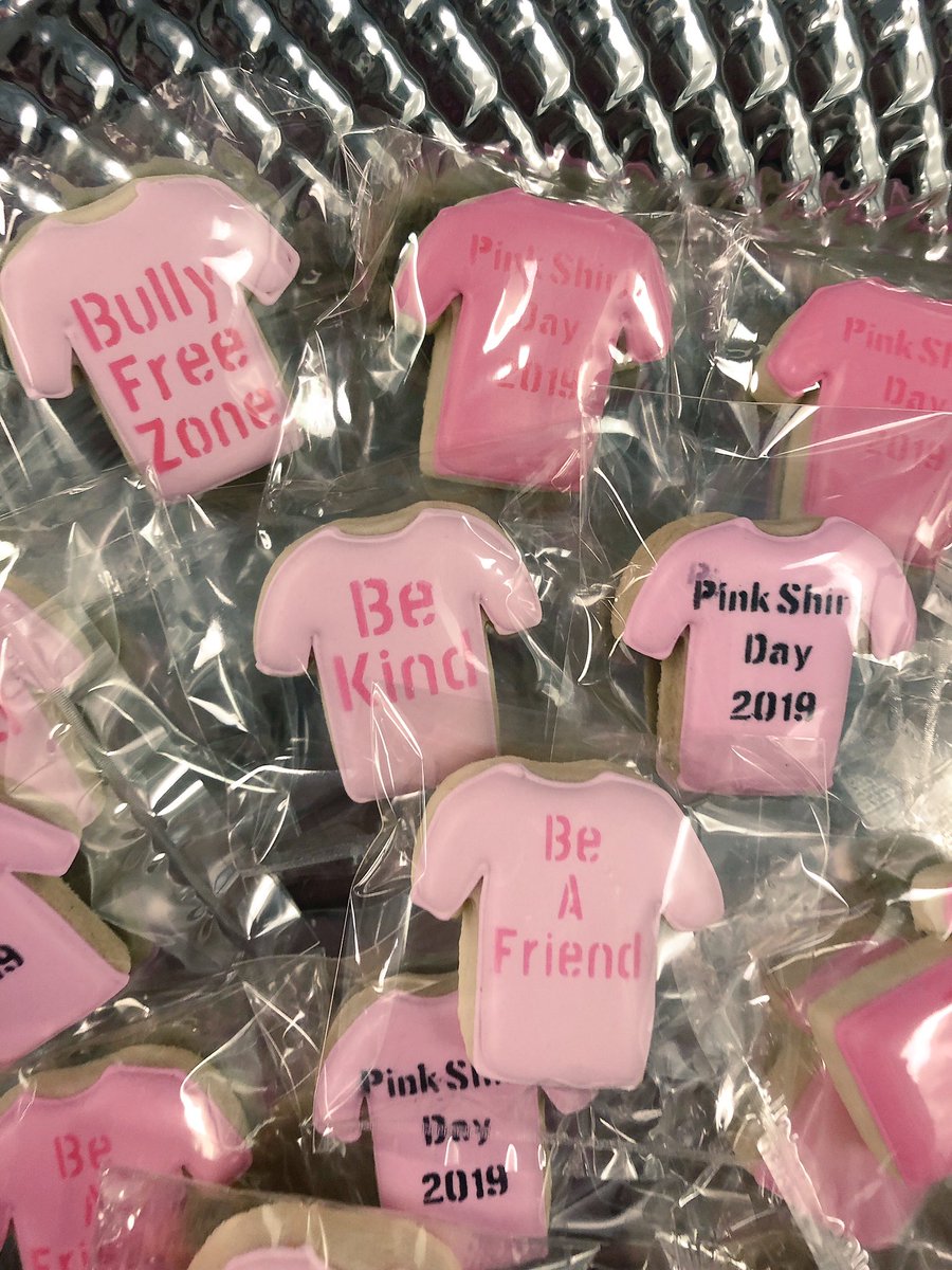 VancityCarissa's tweet photo. We’re celebrating #PinkShirtDay at Branch 3! Coffee and cookies from the amazing @andreasoven. Let’s remember today and always to #BeKind https://t.co/jQEuMMzxKb