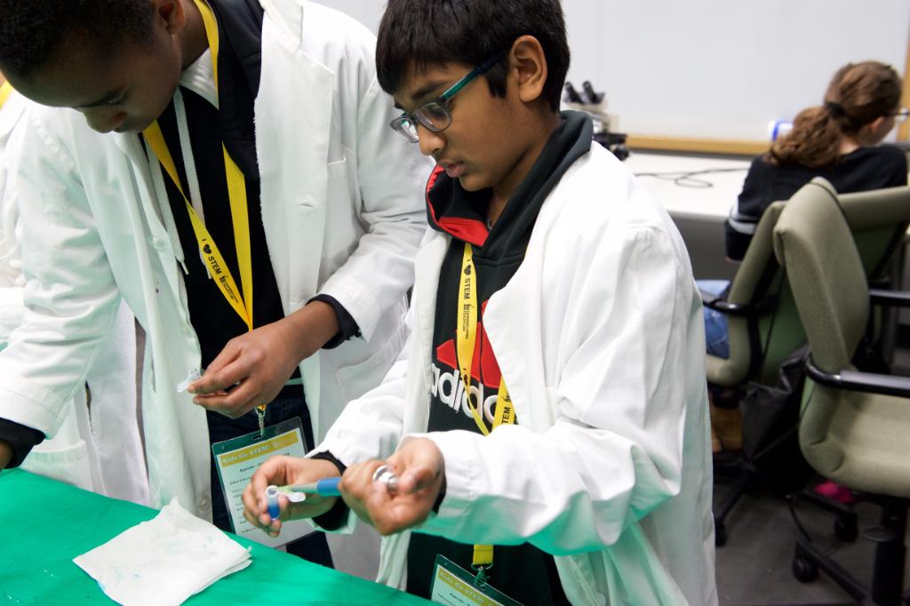 UIchildrens's tweet photo. Nearly 400 students had the opportunity to do hands-on STEM activities and explore health careers at @uihealthcare's Kids Go STEM program this past Saturday! #KidsGoSTEM #STEM #STEMeducation https://t.co/6Vopvw3BvH