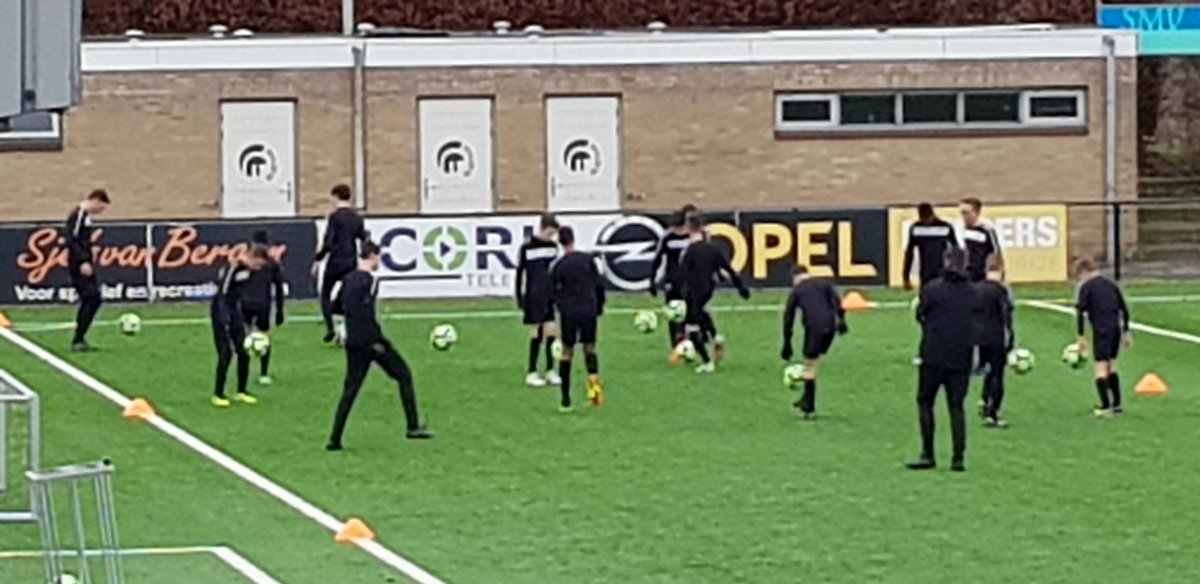 cleef_theo's tweet photo. ZONDAG 31 MAART START DE VOETBALSCHOOL BIJ ACHILLES'29 ⚽️⚽️⚽️⚽️. Voor informatie zie https://t.co/S67rLAITOR.  Zelf zal ik ook op het veld staan om de kinderen mede beter te maken ! Inschrijving is gratis . Dus niet commercieel wat de meeste allemaal wel zijn 😉 https://t.co/TJMsIrZlha