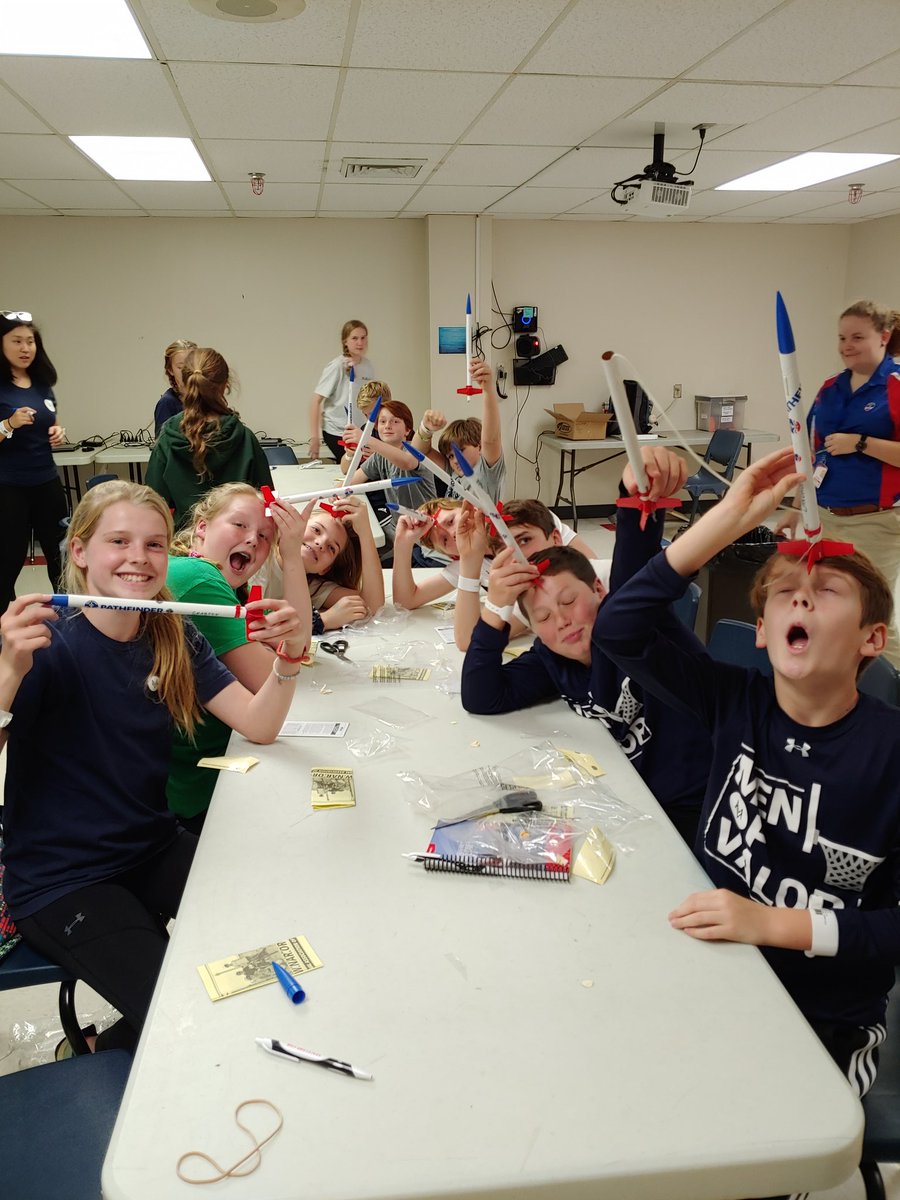 BraeaLux's tweet photo. ☑️Rocket building complete!  #mvmiddle #mvspace https://t.co/rITgtN6x4p