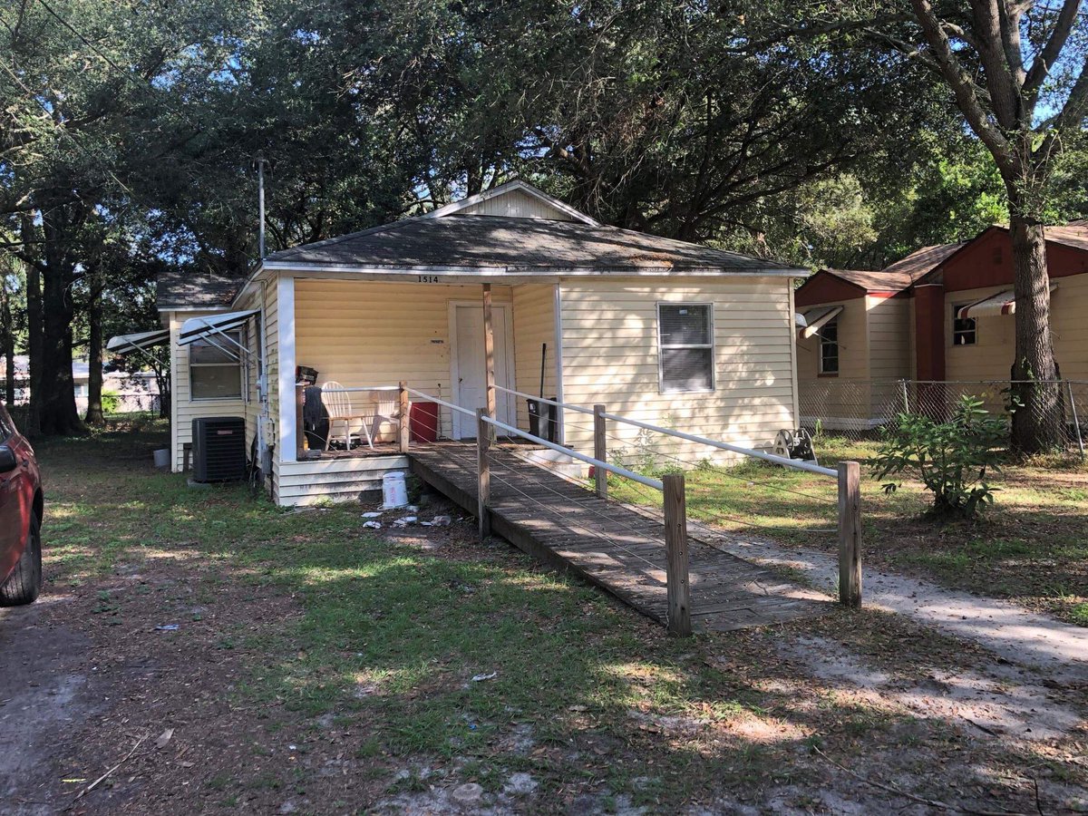 outfastrealty's tweet photo. **Currently ๐๐ง๐๐๐ซ ๐๐๐ก๐๐**
We can't wait to show you guys the transformation on this one once it's done! ๐
#FixandFlip #Frierson #Tampa #Florida #RealEstate #Investment #Home #FixerUpper #Renovation #TampaBay #HomeFlip #PropertyRehab #OutFastRealty https://t.co/8Co74TGcjW