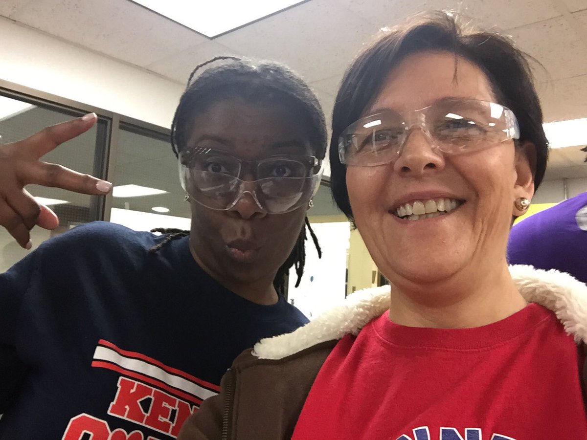 msaguilar11's tweet photo. Teacher Tools Workshop in progress. Soooooooooo fun!!! @KennedyCougs #toolsrock https://t.co/7WvHO9zYt0