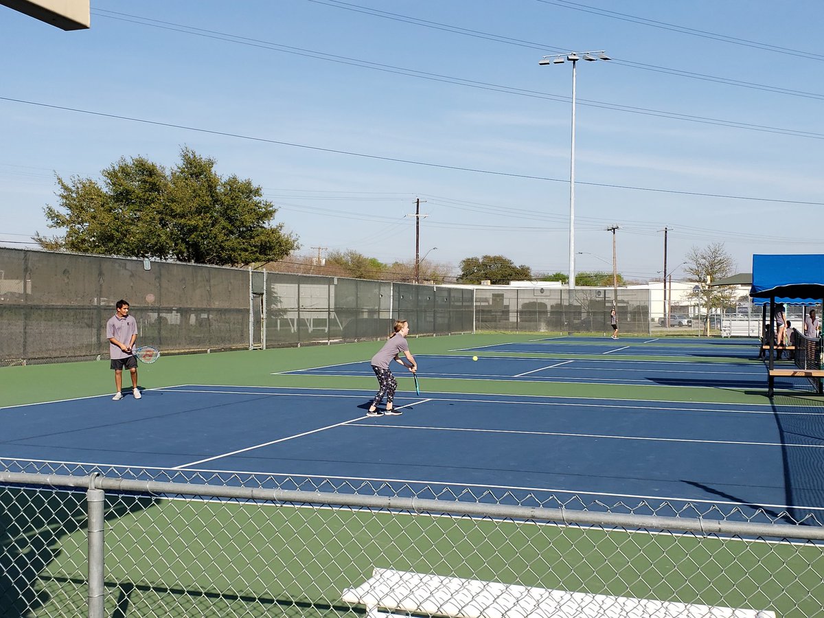 CoachCardenas23's tweet photo. District tournament time. https://t.co/AIu3xTRTn0