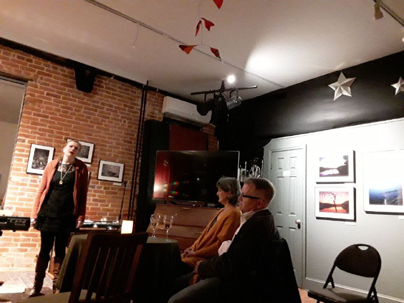 HeatherGEvans's tweet photo. Some winter show moments. #music #indiemusic #indiefolk #DIYmusic https://t.co/83STefTGzj