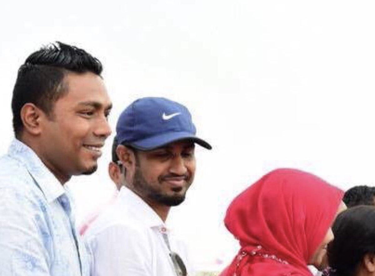 maldives070's tweet photo. @BDhaairaa mikaleyge ah noonekey buney ...heyonuvaane https://t.co/ZbCkjn5QFN