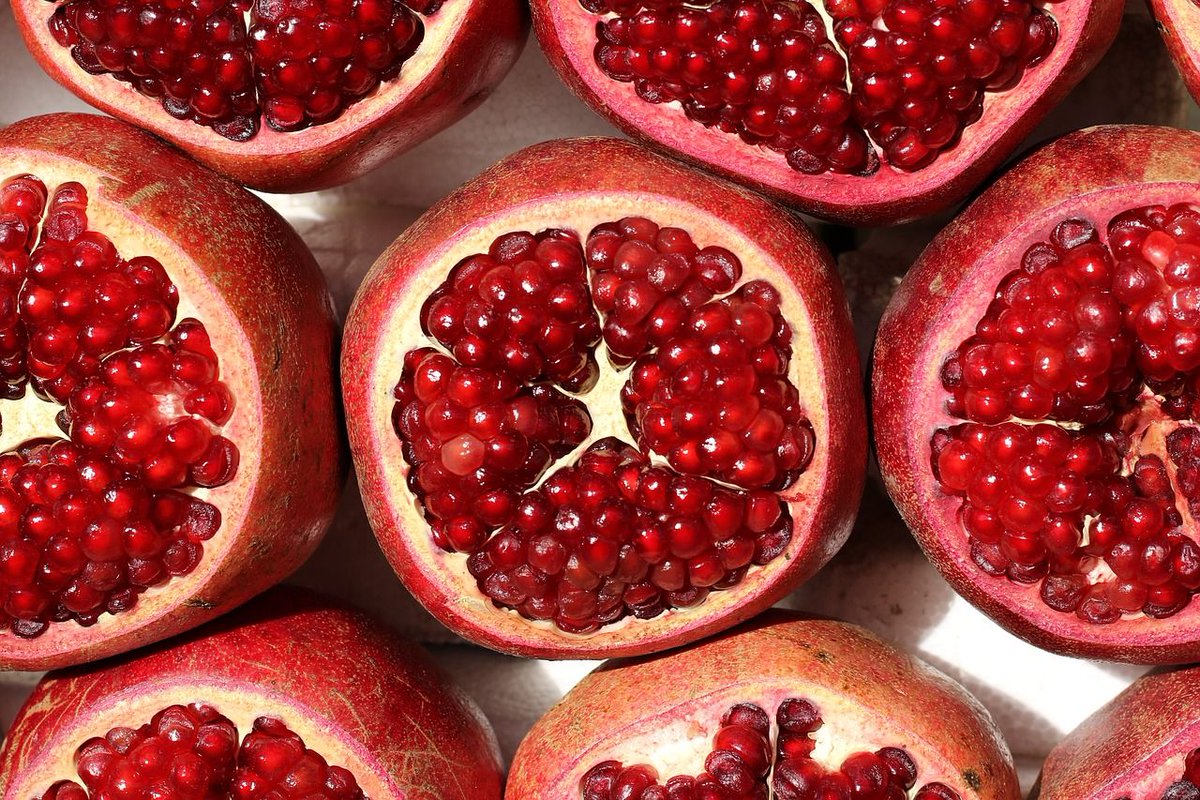 TipIBD's tweet photo. Berries and pomegranates might help fight inflammatory bowel disease https://t.co/qmQ5Jq4874 #healthyeating #IBD #ibdfood #eatingwithibd #livingwithibd #crohnsdisease #crohns #ulcerativecolitis #uc #inflammation https://t.co/mEKHUeqzF1