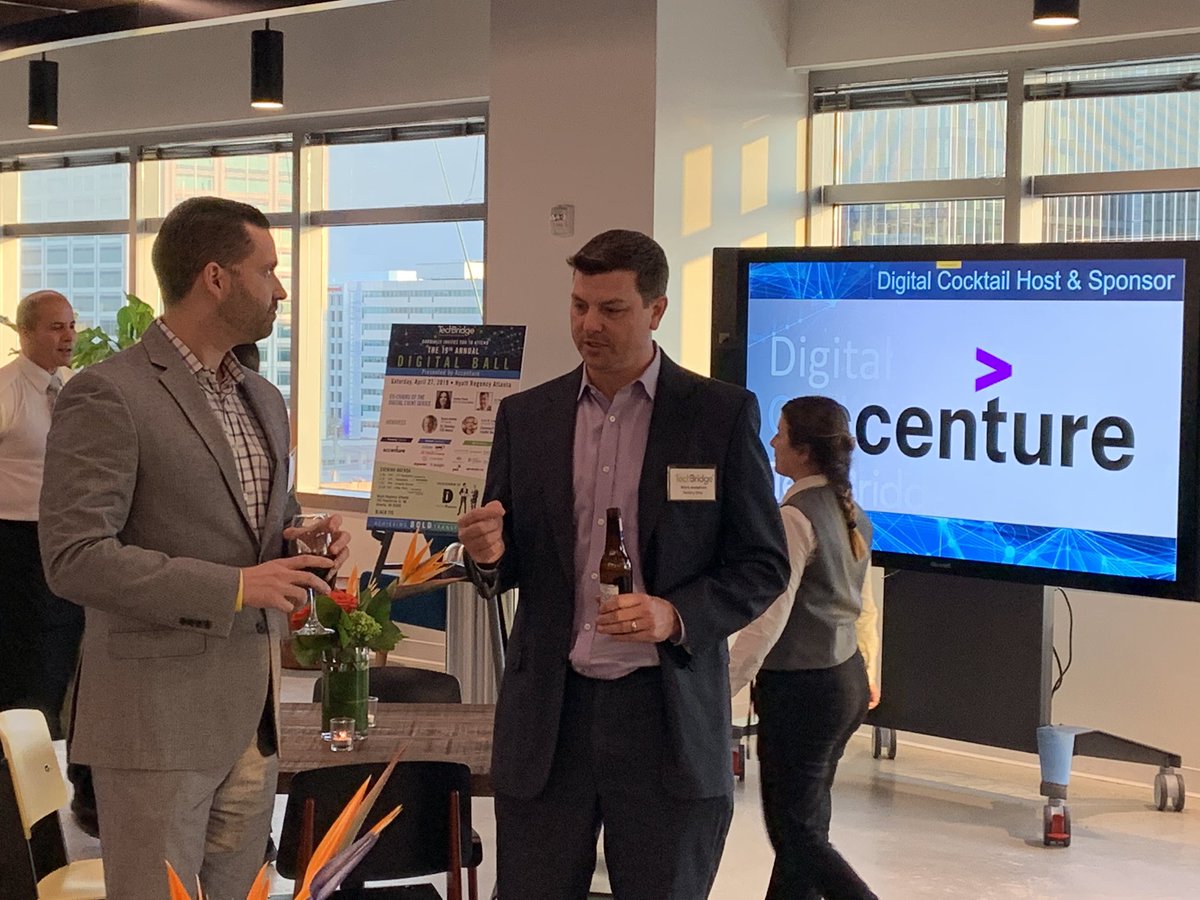 wearetechbridge's tweet photo. Executives and industry leaders enjoying the kick off of #digitalcocktail19 #iamtechbridge @Accenture https://t.co/9fPBbkXl5Z