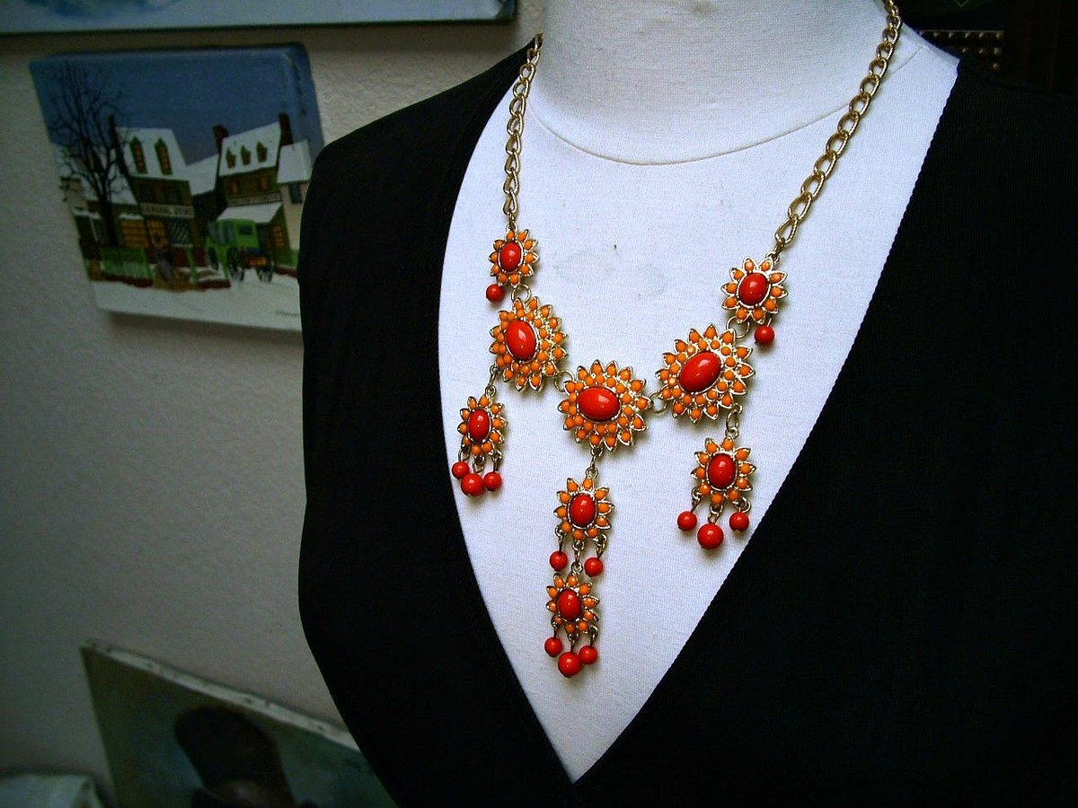 crutcher_sarah's tweet photo. Vintage Waterfall Lipstick Red Peach Bead Statement Bib Necklace https://t.co/v8bz1Ddzis #SARAHSVINTAGEBAUBLES #Etsy #Luite https://t.co/MkcfbZluXI