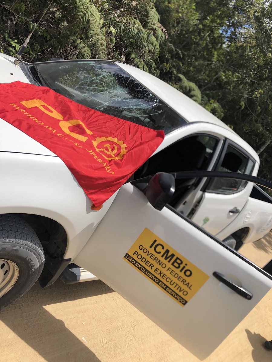 rsallesmma's tweet photo. Na manhã de hoje, logo após uma bela e comemorativa agenda de Concessão ao setor privado do Parque Nacional Pau Brasil em Porto Seguro -BA, fomos cercados e atacados por membros do MST e do PCO, que agrediram as pessoas e depredaram viaturas oficiais do MMA. Uma vergonha. https://t.co/JvHnV1x4ZN