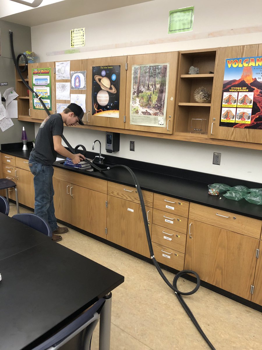 JordanLEnglish's tweet photo. Physical Science Ss having fun building roller coasters exploring kinetic and potential energy! #WeAreWatagua https://t.co/o0rWC4tofB