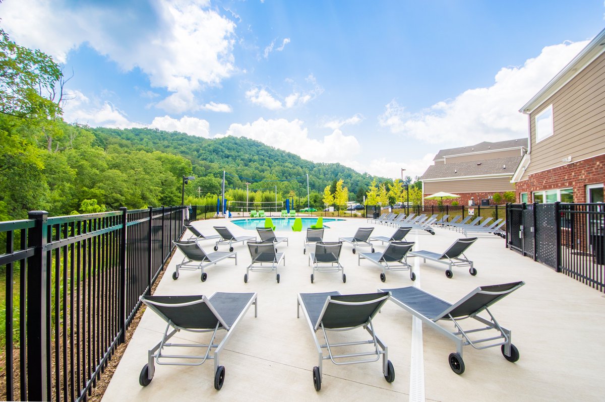 River_WalkApts's tweet photo. Loving those clear skies & temperature highs! Can't beat the view @River_WalkApts #blueskies #riverwalkapartments #rwapt #cullowhee #nc #northcarolina #pool #studentliving #wcu #westerncarolina https://t.co/cJd8VdhWSv