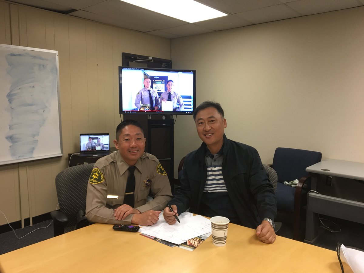 Thank you @joinLASD for meeting Superintendent General Kim of Korean National Police #Korea to compare #LASD recruitment practices and hiring requirements w/ those of KNPA. #policediplomacy