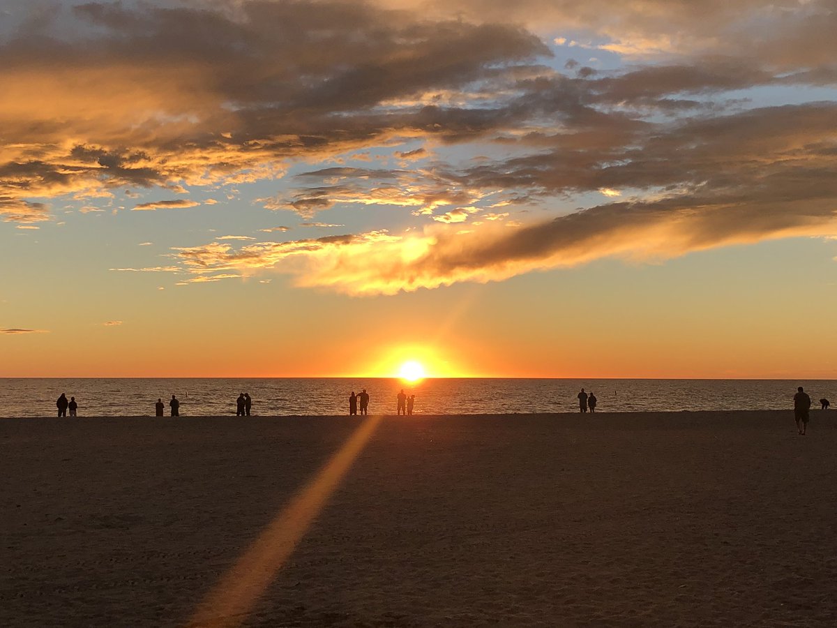mkinbetterbacon's tweet photo. But, oh, those #AMI #sunsets . #AnnaMariaIsland #Florida #beautiful https://t.co/T8cAUGa7yX