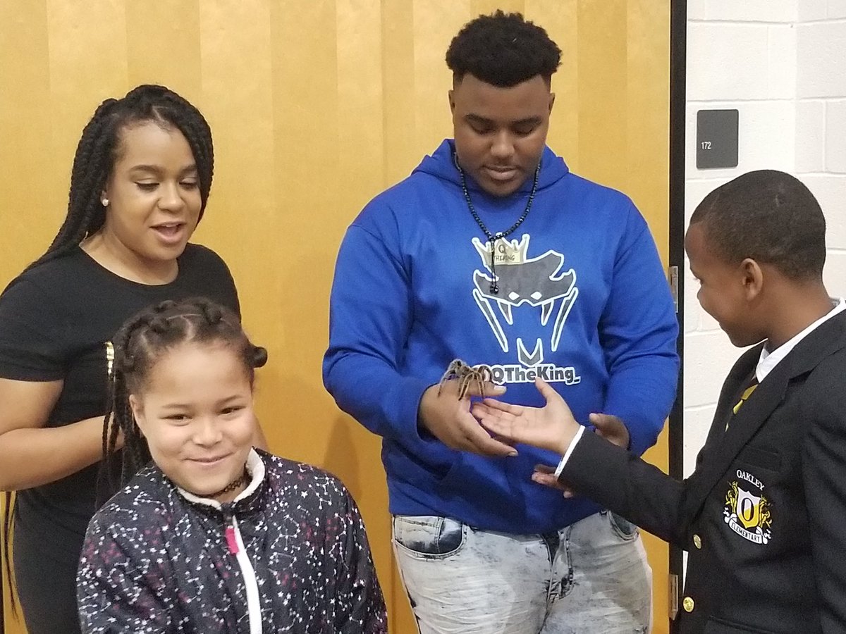APJordan12's tweet photo. Family of Entrepreneurs excited to share their path with our 4th & 5th graders today! Thank You #BraidBar
#Hunter'sLocksmith
#Q'sExoticAnimals
@OakleyTigers
@OES_Lit_Queen @BFGaskins https://t.co/coV0BVhZJH