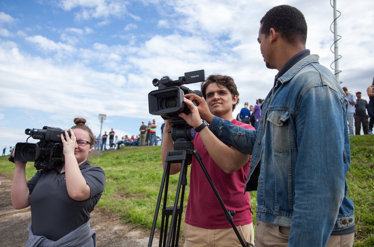 MHall1201's tweet photo. Today was probably one of the best field experiences I've had with @presstheplay I definitely enjoyed interviewing everyone about the Bonnet Carré spillway opening and seeing how it was done after not going for a few years. https://t.co/62adOL2yHs