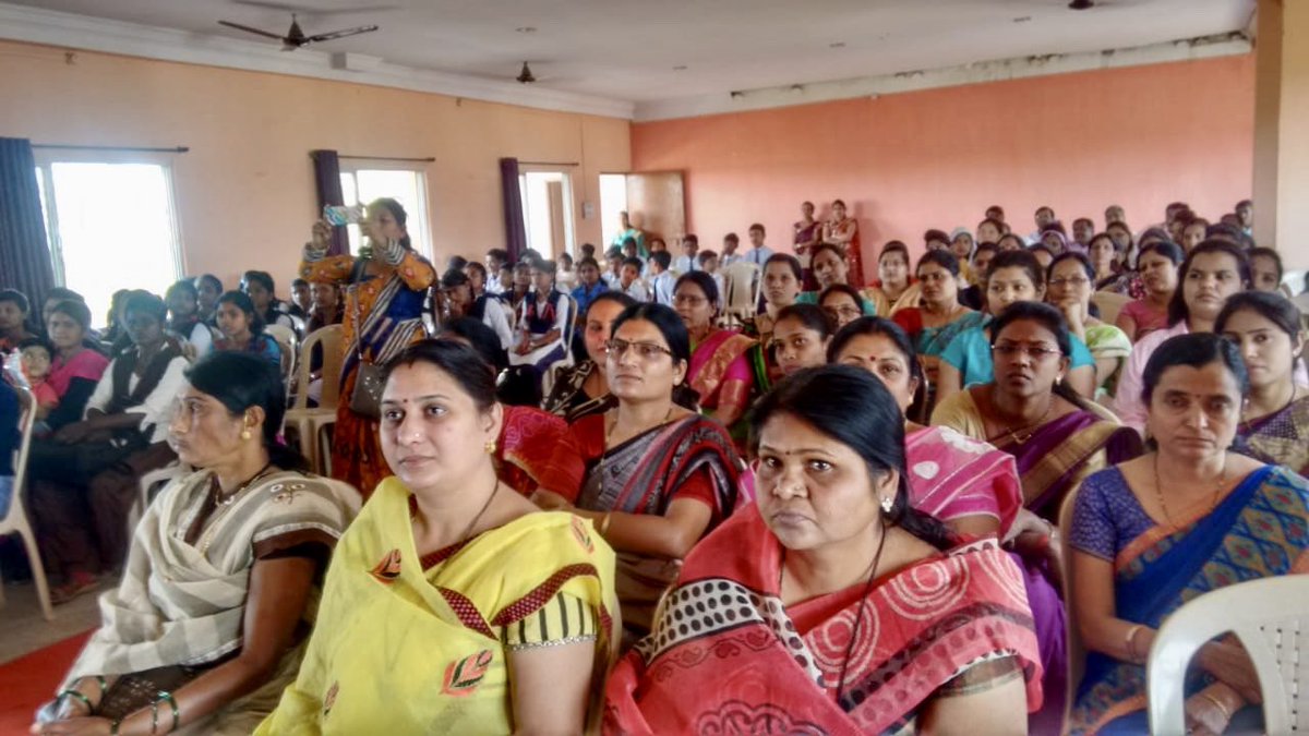 charulata_tokas's tweet photo. .@MaharashtraPMC Wardha dist @Priyadarshini cell organised one day workshop on Personality Development.The event was organized by Siddheshwari Meghe &amp; was attended by State coordinator Rupali Khapse &amp; office bearers.The session was delivered by Corporate Trainer @ChitraBathamINC https://t.co/fG8nlJSrpm