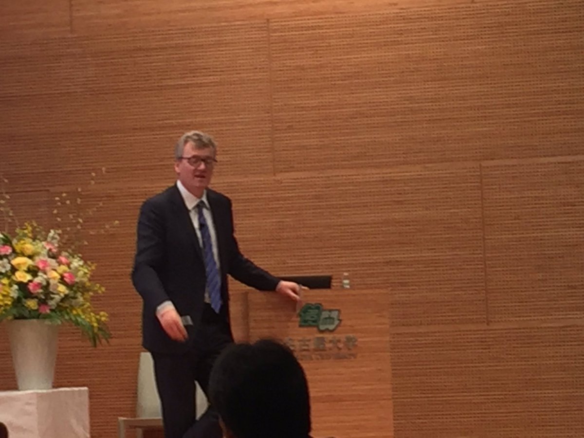 Prof MacMillan is now starting the first session of his Gold Medal lecture on his first endeavor towards becoming a chemist! He is also going to be encouraging young chemists to be professors, as he think it’s the best job! #nagoyamedal