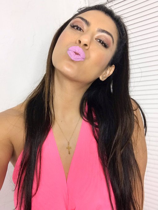 Buenas Noches Amores 💋 https://t.co/BhgBGHIJmC<a href="/tag/hawaii"class="tags"><span>#hawaii</span></a>