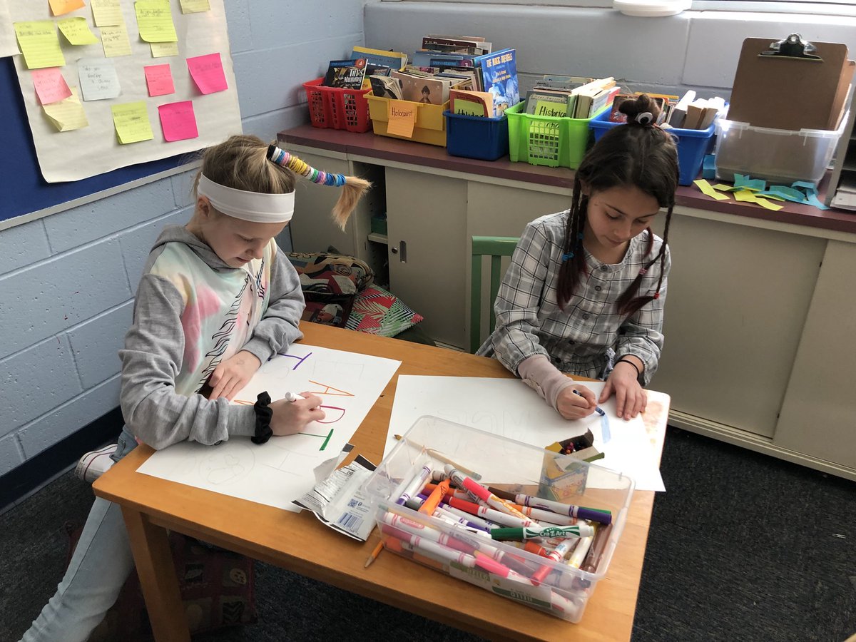 MrsH409's tweet image. Great discussion with Ss about the 1st Amendment and spreading the message of peace. Ss are excited and worked together to create signs. @Tabschools #TigerStrong #peacesignsproject