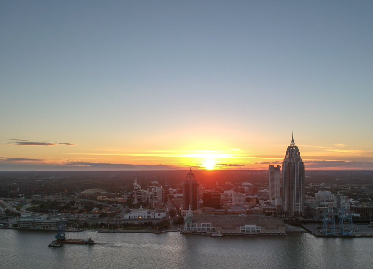 tim_ard's tweet photo. Nice afternoon in Mobile #sunset @spann @ThomasGeboyWX @Jake_WPMI @TaylorSarallo @NWSMobile @michaelwhitewx @Kelly_WPMI @Chris_WPMI @JohnnyParker012 @morganabigail @JimCantore @WxExtreme @StormHour @ThePhotoHour @sunset_wx @EarthandClouds https://t.co/wWZL1wYs78