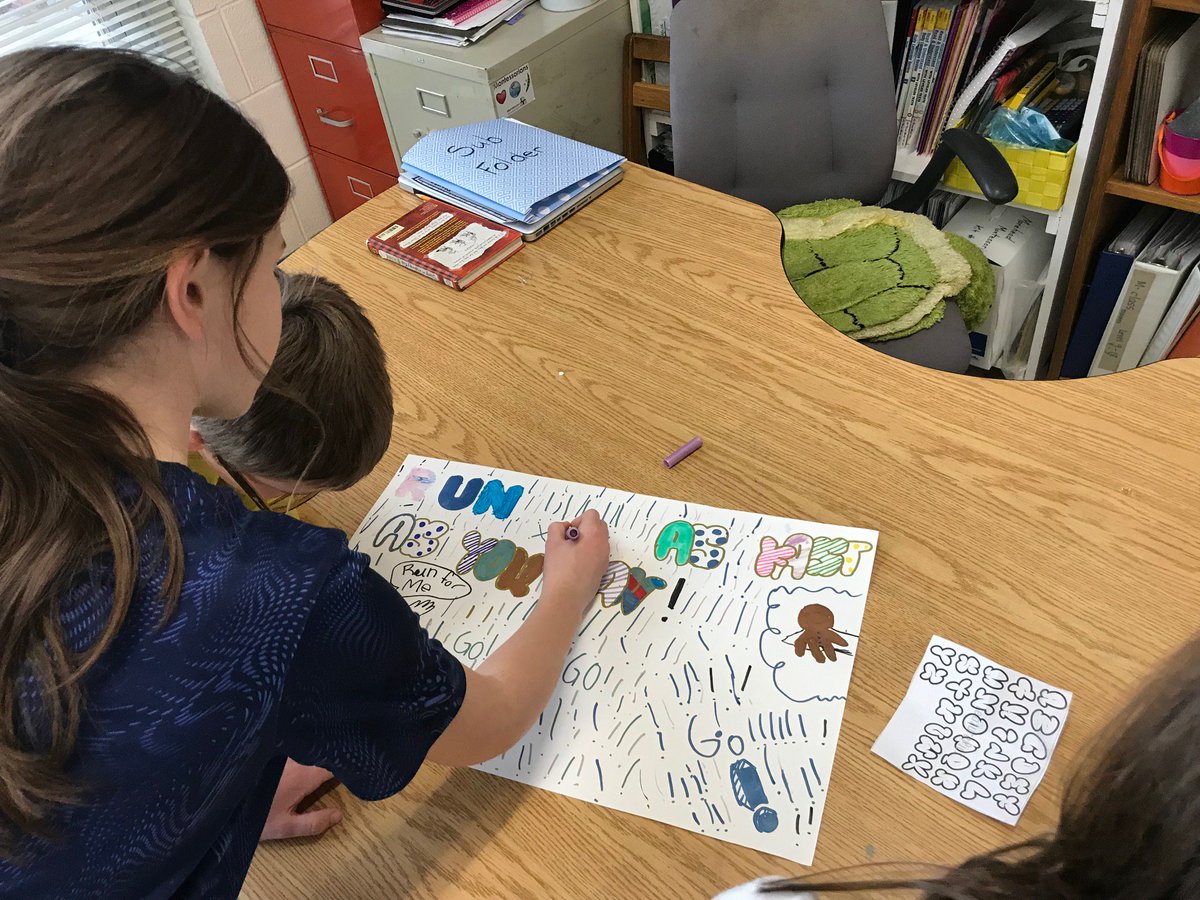 FlorenceForth's tweet photo. Morehead Elementry @GOTRTriangle team making signs for all you #FlorenceForth runners. Look for them just before the 2 mile mark handing out water and cheering you on.
https://t.co/cOXy7AFg0X https://t.co/DJCqJ5Fiqi