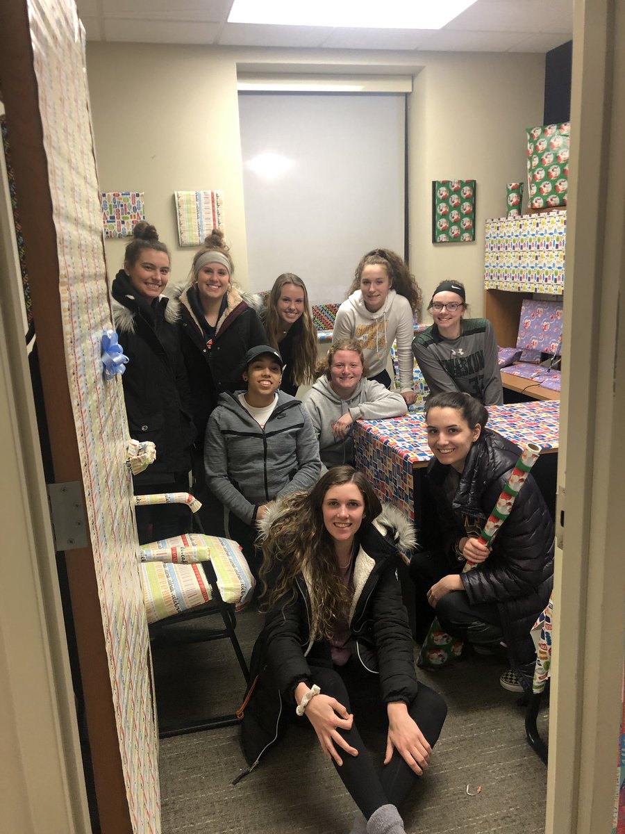carrollu_wbb's tweet image. Is there any better way to say Happy Birthday than to wrap everything ? 🤷🏽‍♀️ Happy Birthday Coach Schultz! 🎊🎉