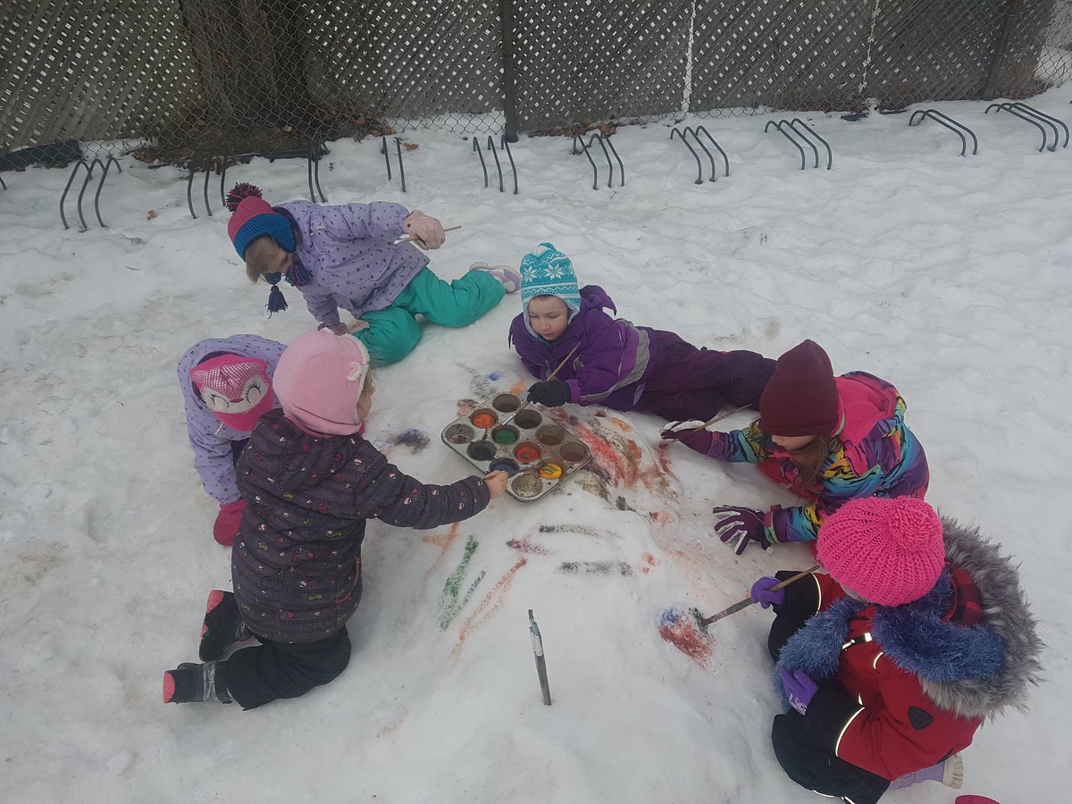 Exploring and learning about colour mixing on a snow hill. Squeezing bottles and painting with paintbrushes while using a multitude of fine motor skills. <a href="/KingAlbertPS/">King Albert PS</a> #FDK #Kindergartan #FineMotor #Feedallfour