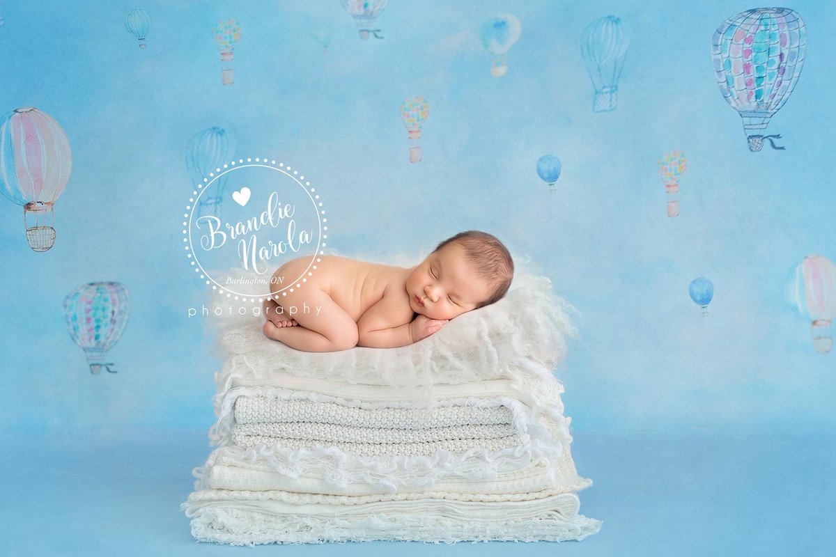 Mom requested a fun backdrop and I think we made it happen! Baby G looks so good in blue <3 I will be sharing more from his gorgeous gallery throughout the week ;)