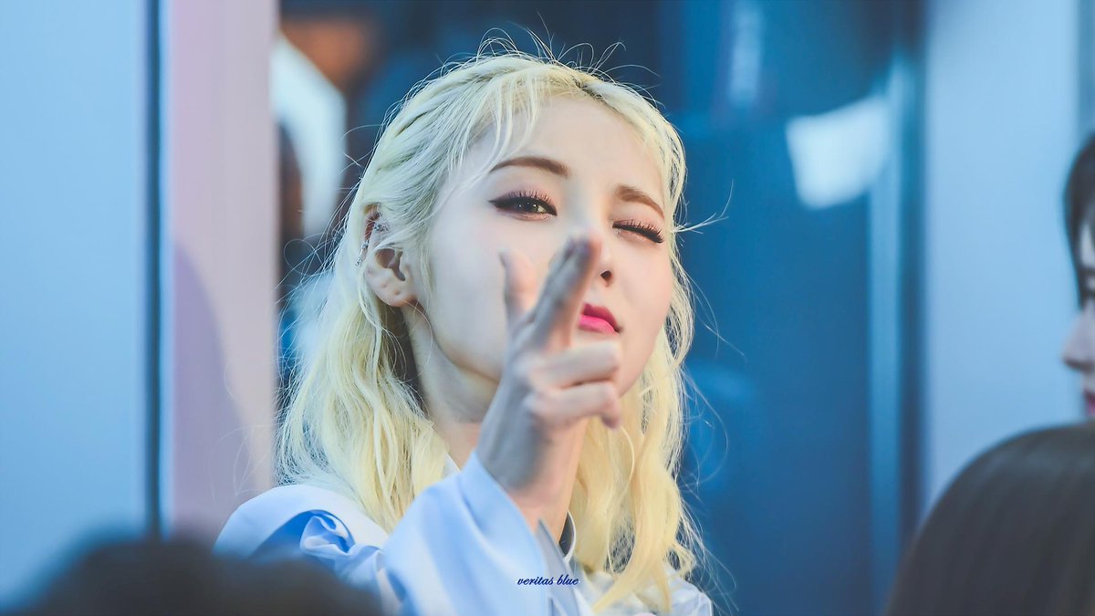 VLUE_JS's tweet photo. 190226 팩트인스타

#진솔 #이달의소녀 #JinSoul #LOONA #X_X https://t.co/AdaOszpXyw
