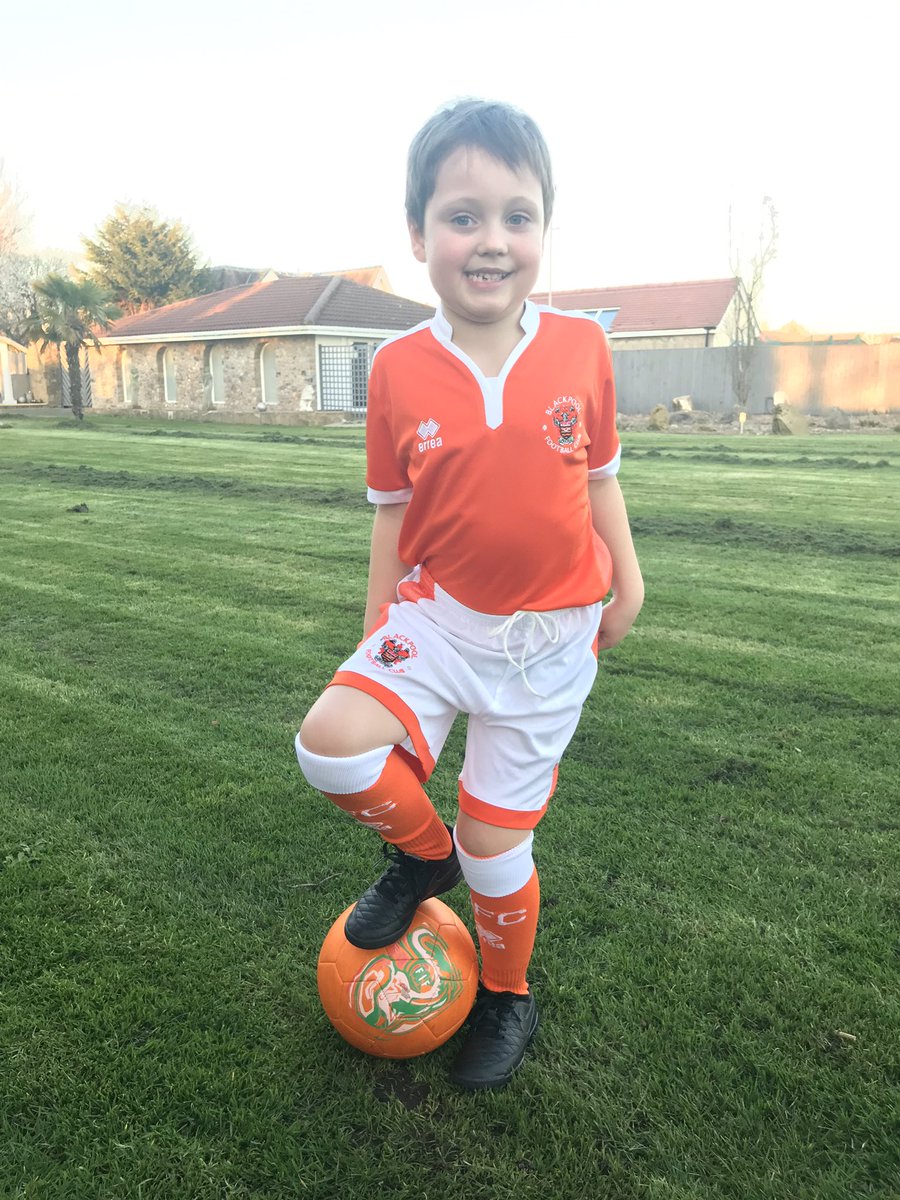 JasonFubar's tweet photo. @Charlie26Adam @BlackpoolFC I’m taking my son to his BFC match and my daughter as well for their first match together !! ❤️ how it should be #Family and both #Sandgrown even got Mason his first #Blackpool kit ! #BFC #BLACKPOOLFC https://t.co/ClF4R6HfJ9